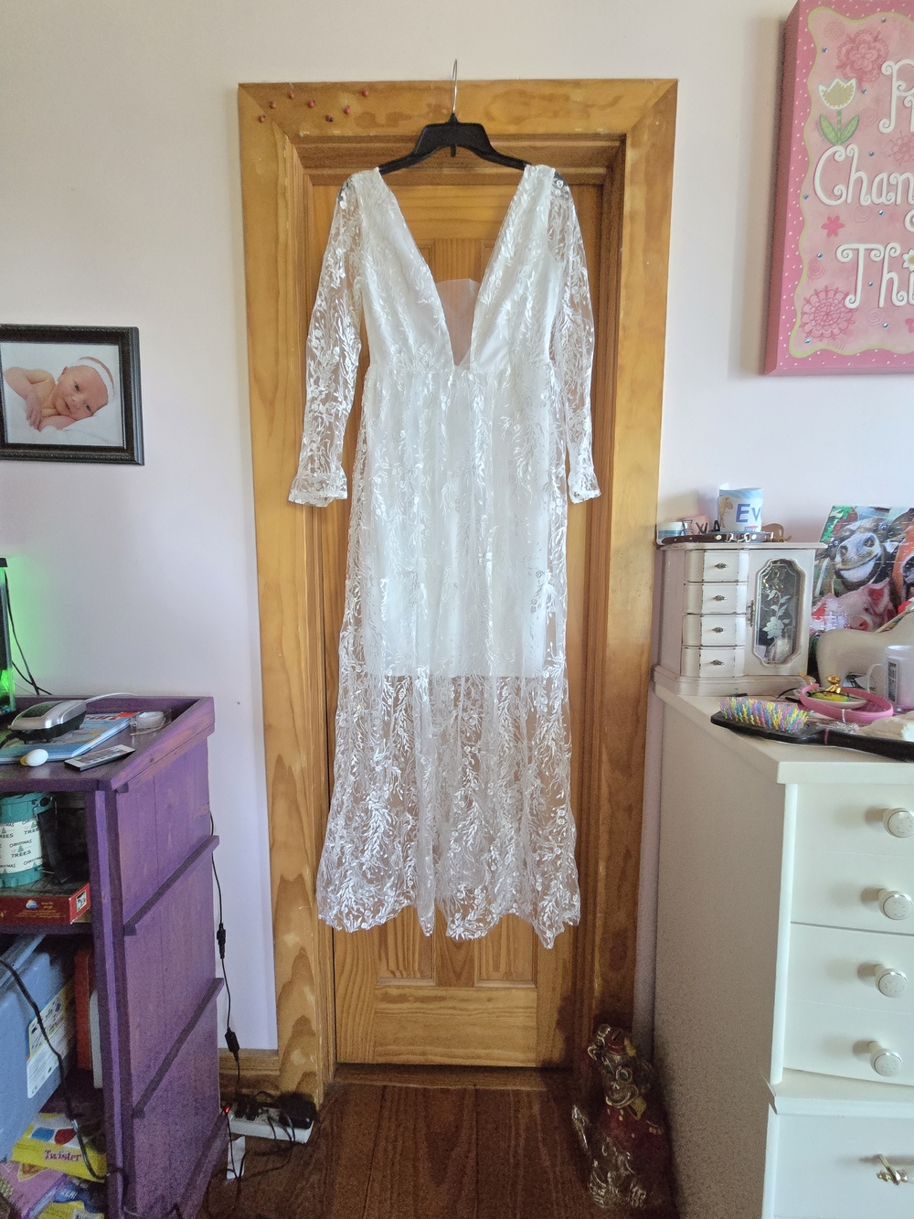 Elegant White Lace Long-Sleeve V-Neck Dress - Picture 2 of 2